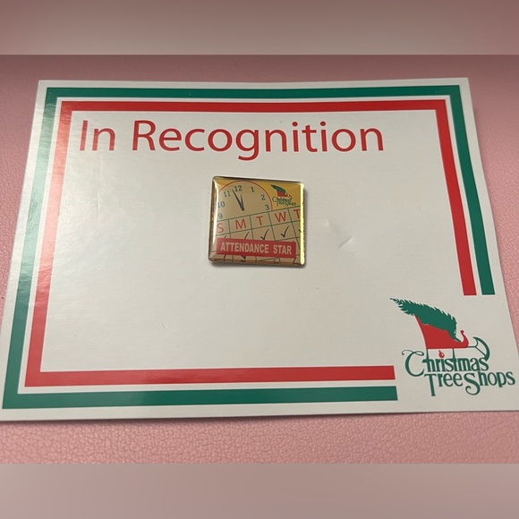 🌺Christmas Tree Shops Attendance Star Pin - Picture 2 of 5